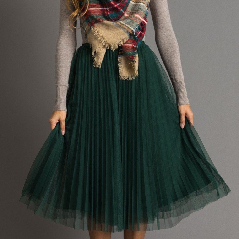 new with tags green tulle midi skirt never worn